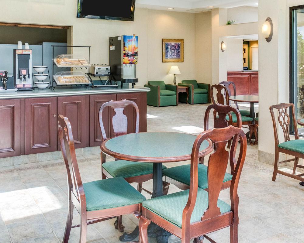 Quality Inn & Suites Olde Town Портсмът Екстериор снимка