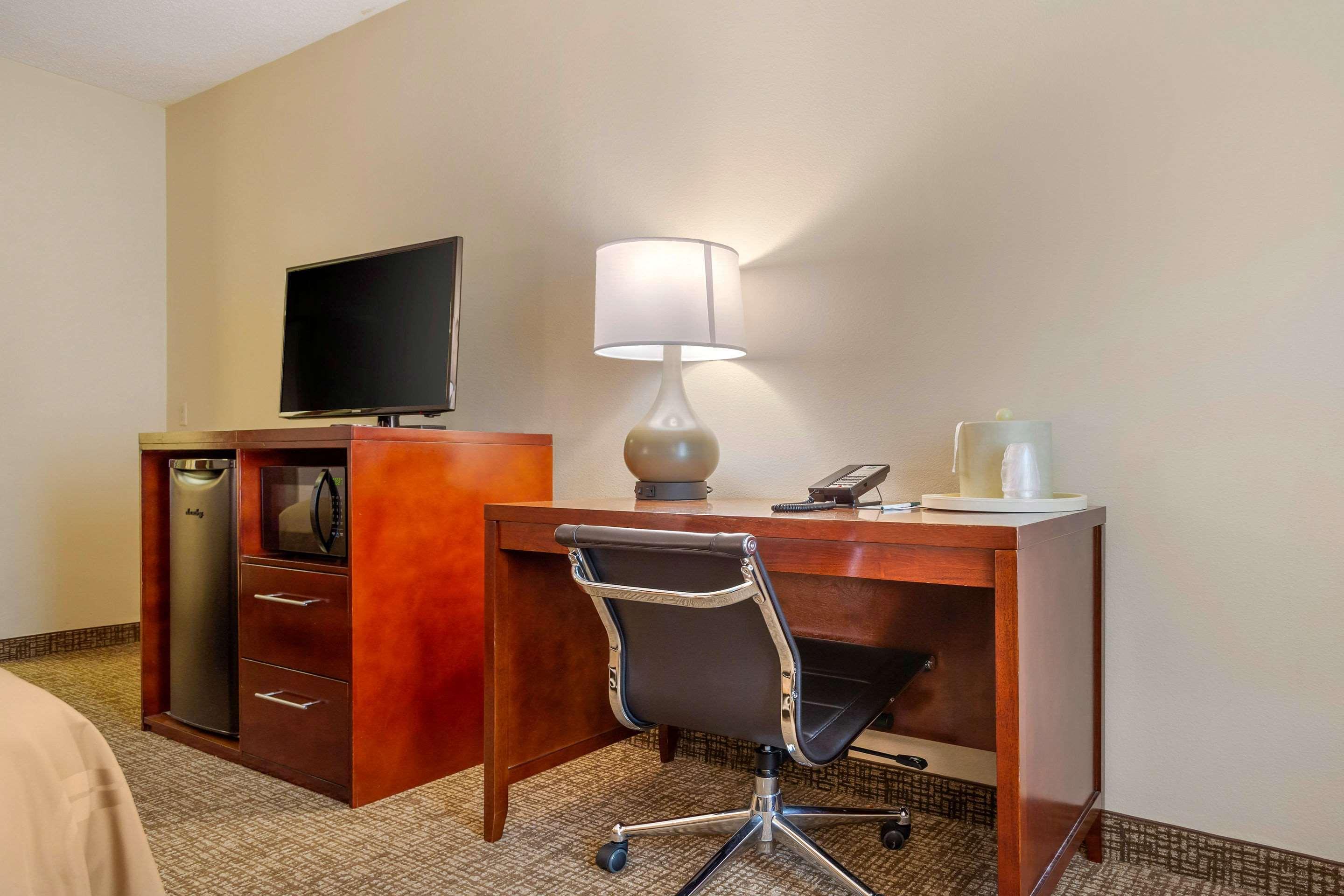 Quality Inn & Suites Olde Town Портсмът Екстериор снимка