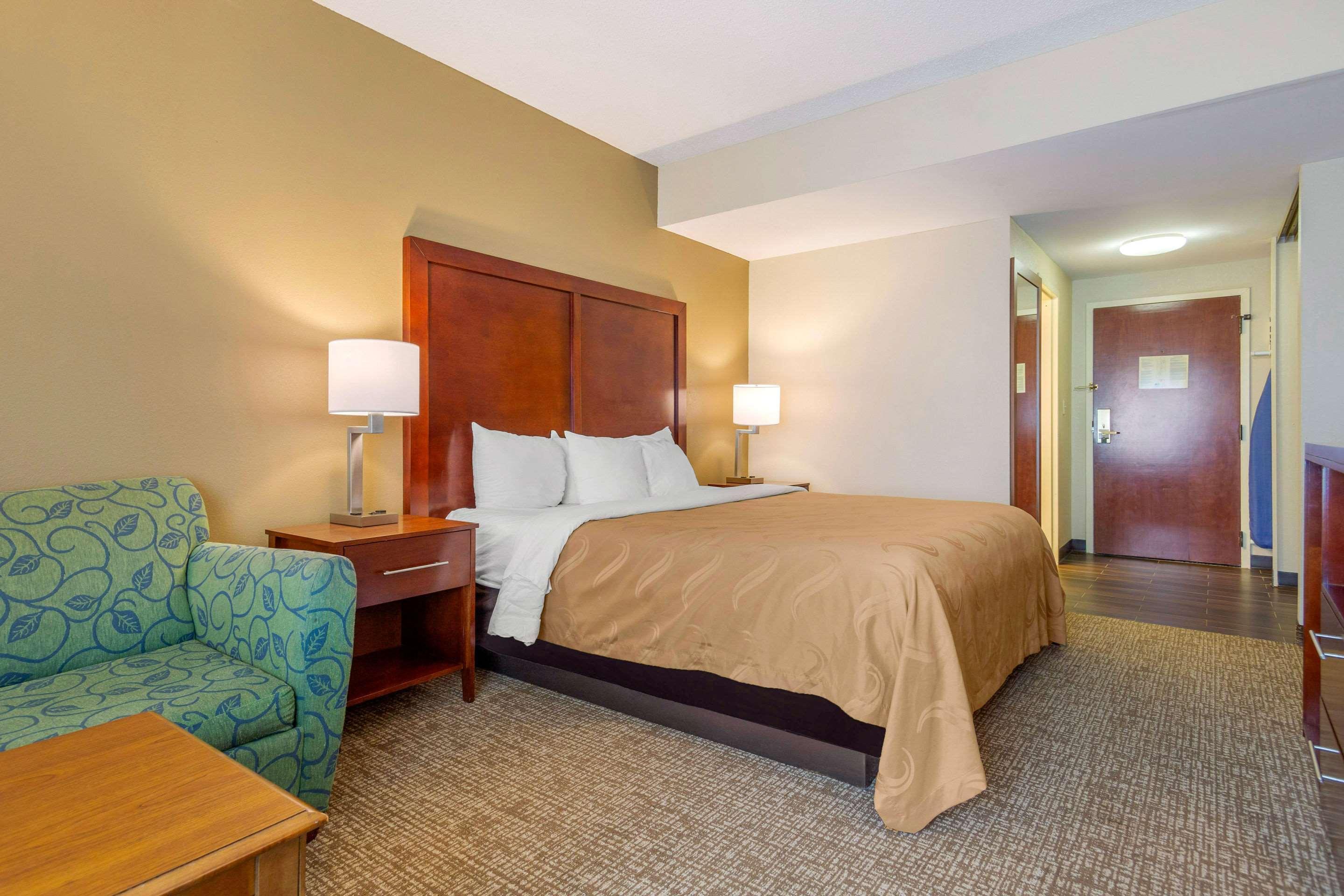 Quality Inn & Suites Olde Town Портсмът Екстериор снимка