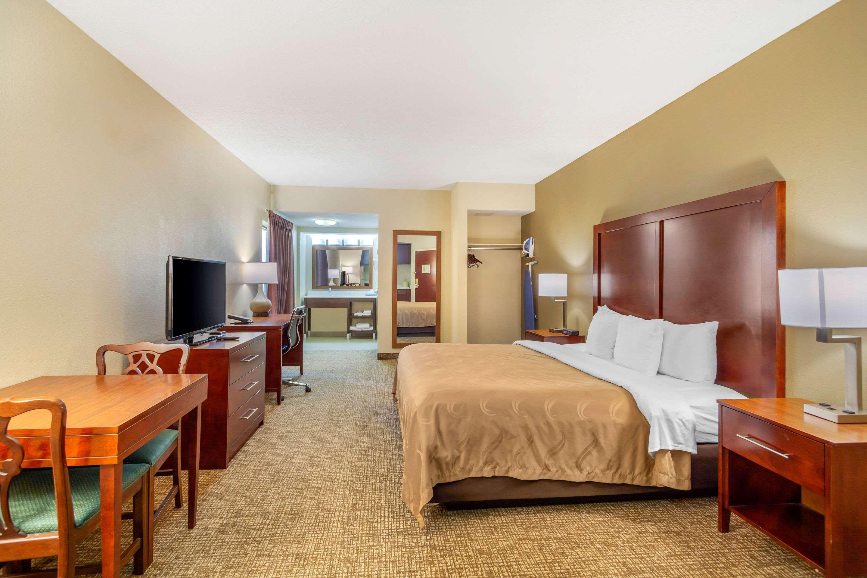 Quality Inn & Suites Olde Town Портсмът Екстериор снимка