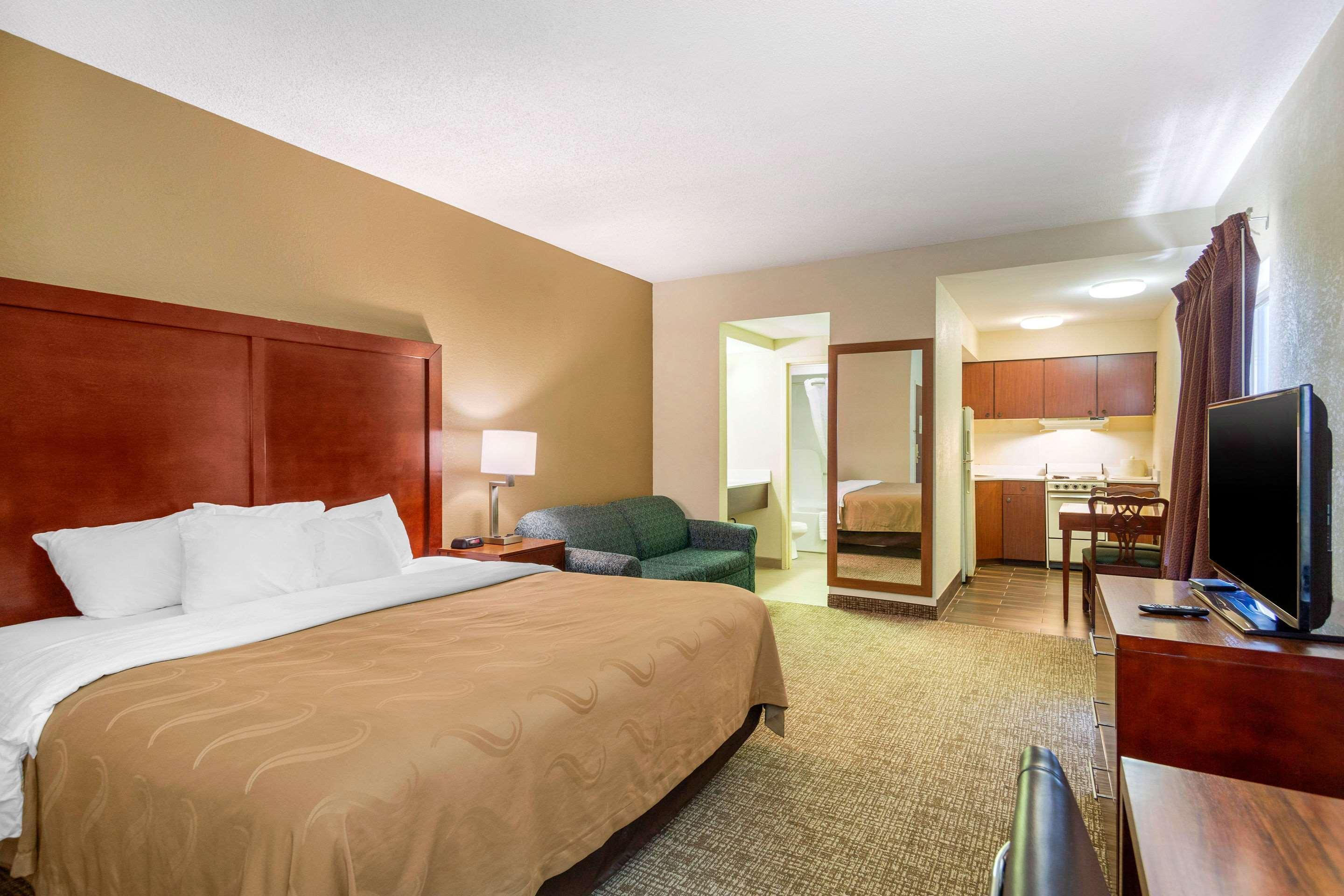 Quality Inn & Suites Olde Town Портсмът Екстериор снимка