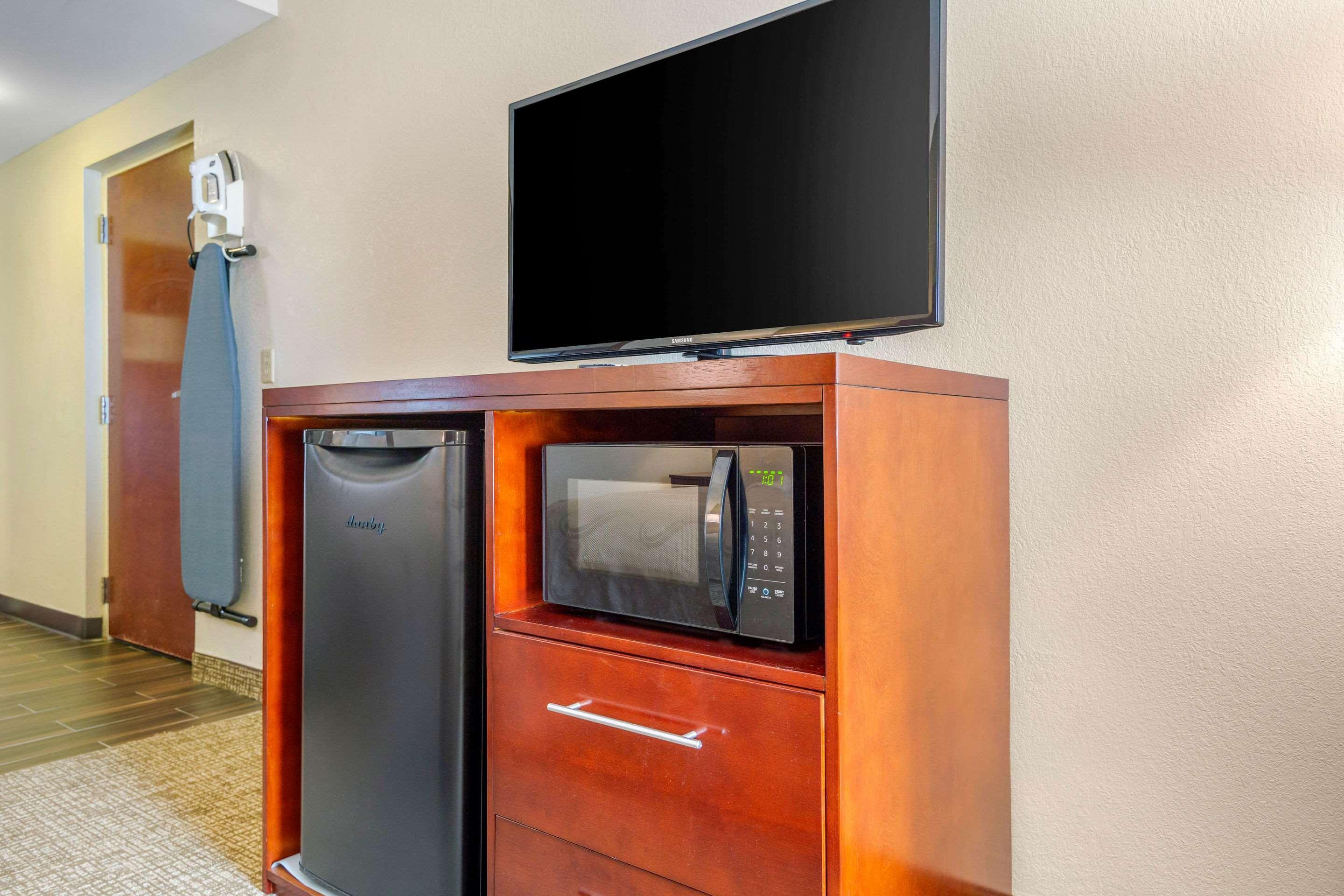 Quality Inn & Suites Olde Town Портсмът Екстериор снимка