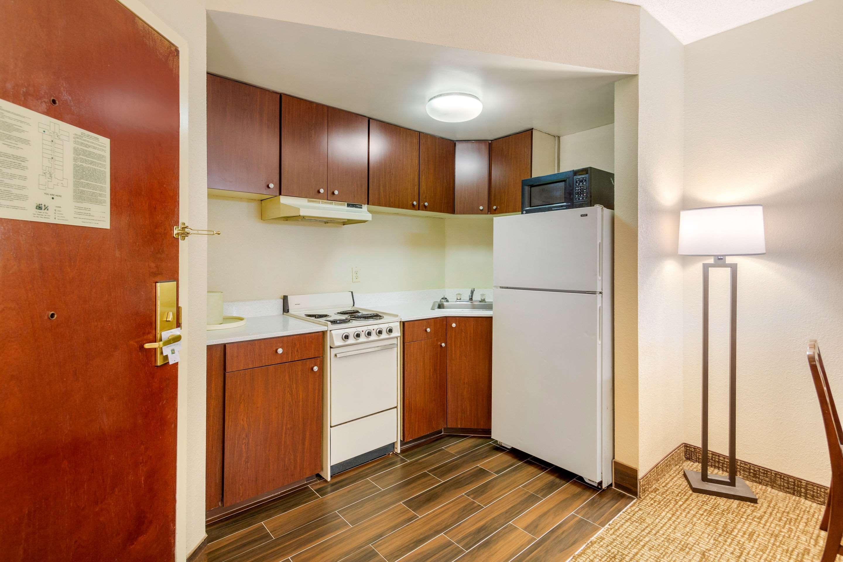 Quality Inn & Suites Olde Town Портсмът Екстериор снимка