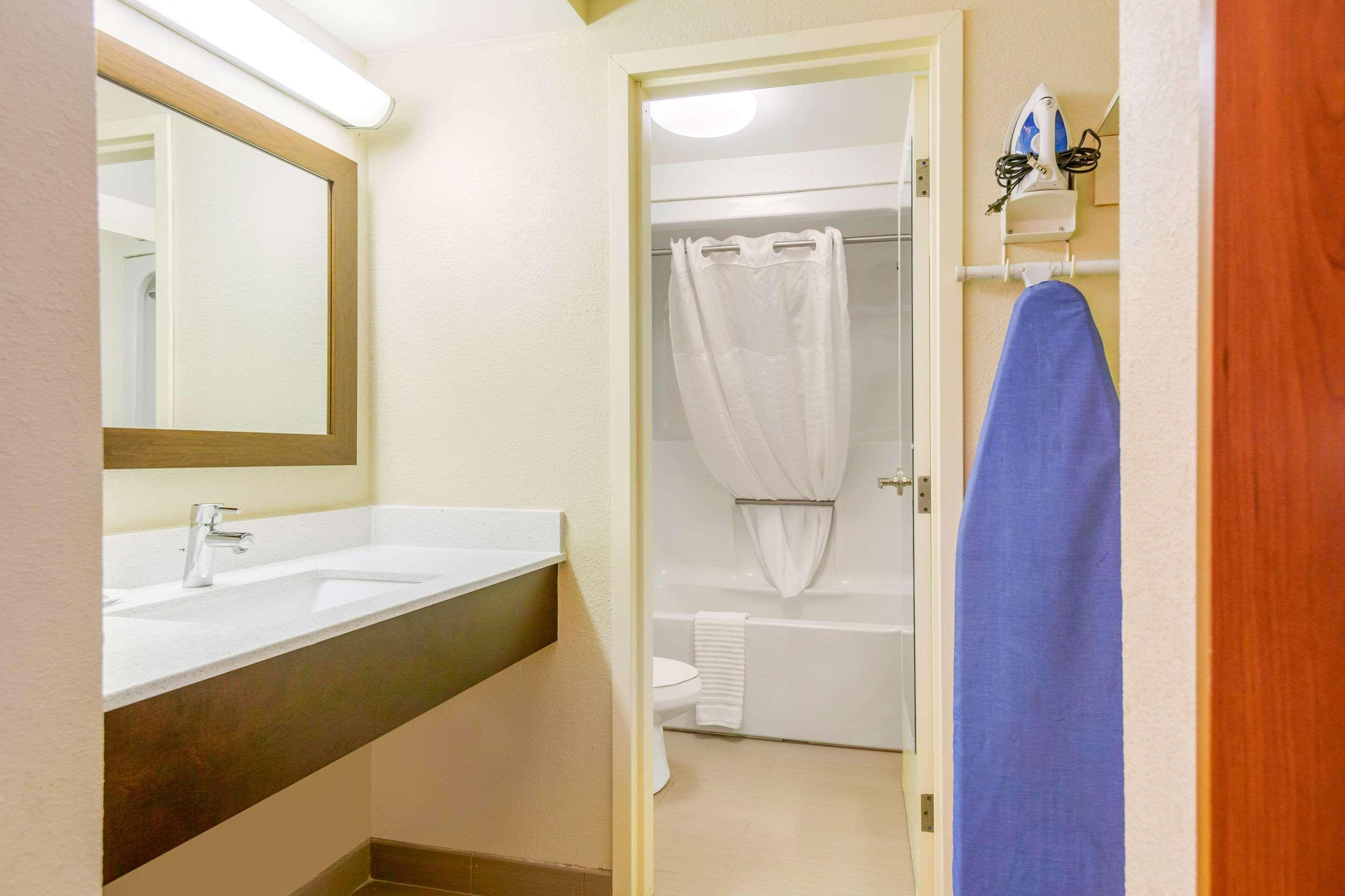 Quality Inn & Suites Olde Town Портсмът Екстериор снимка
