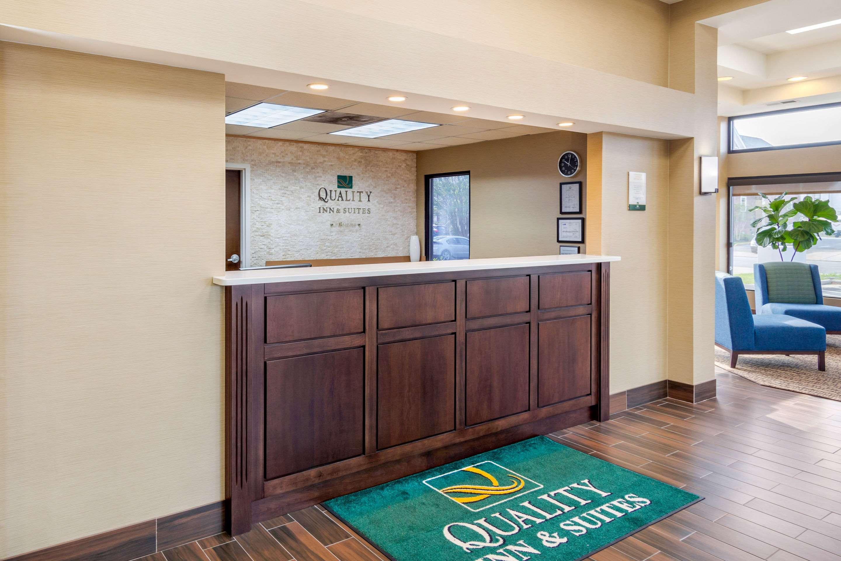 Quality Inn & Suites Olde Town Портсмът Екстериор снимка