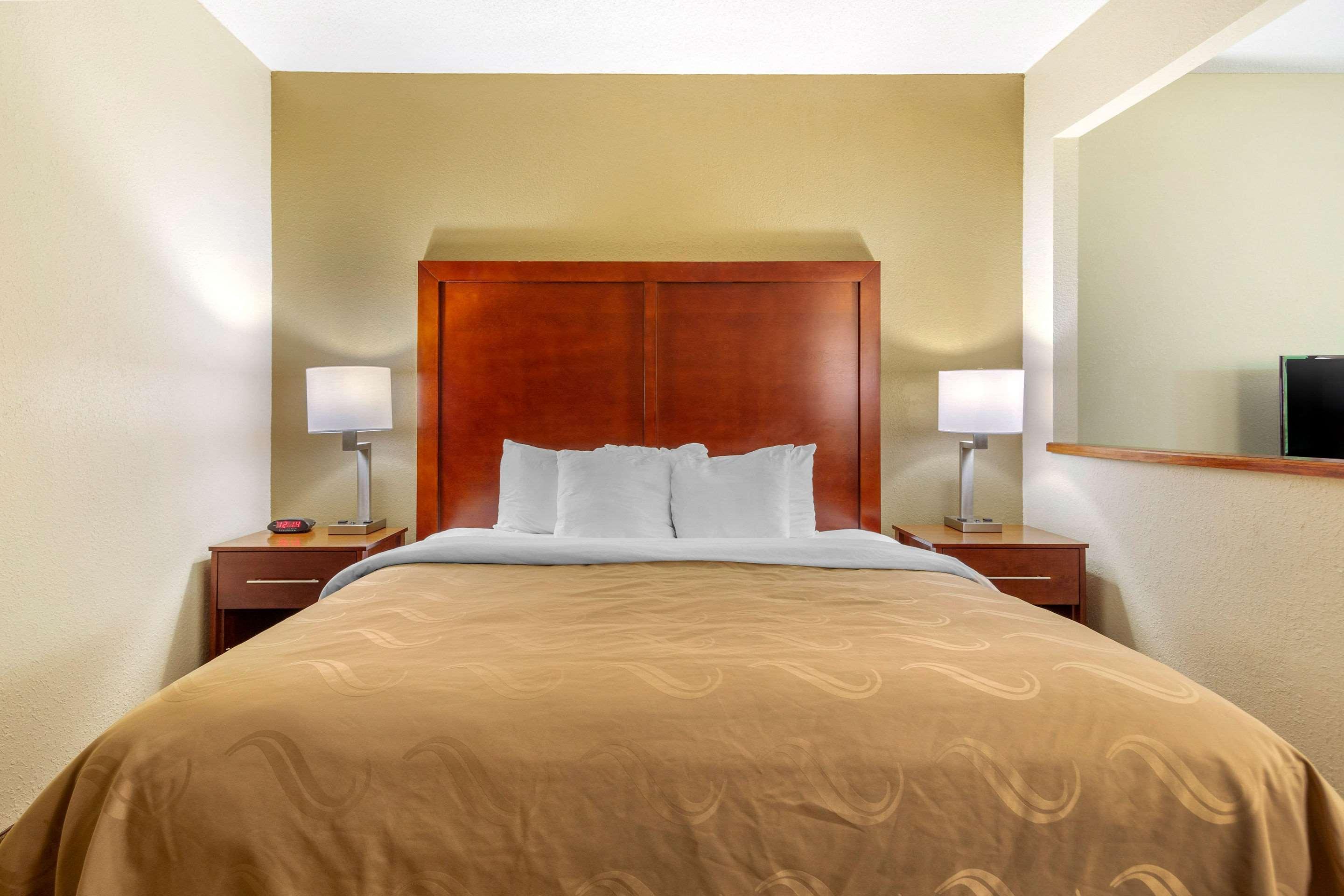 Quality Inn & Suites Olde Town Портсмът Екстериор снимка