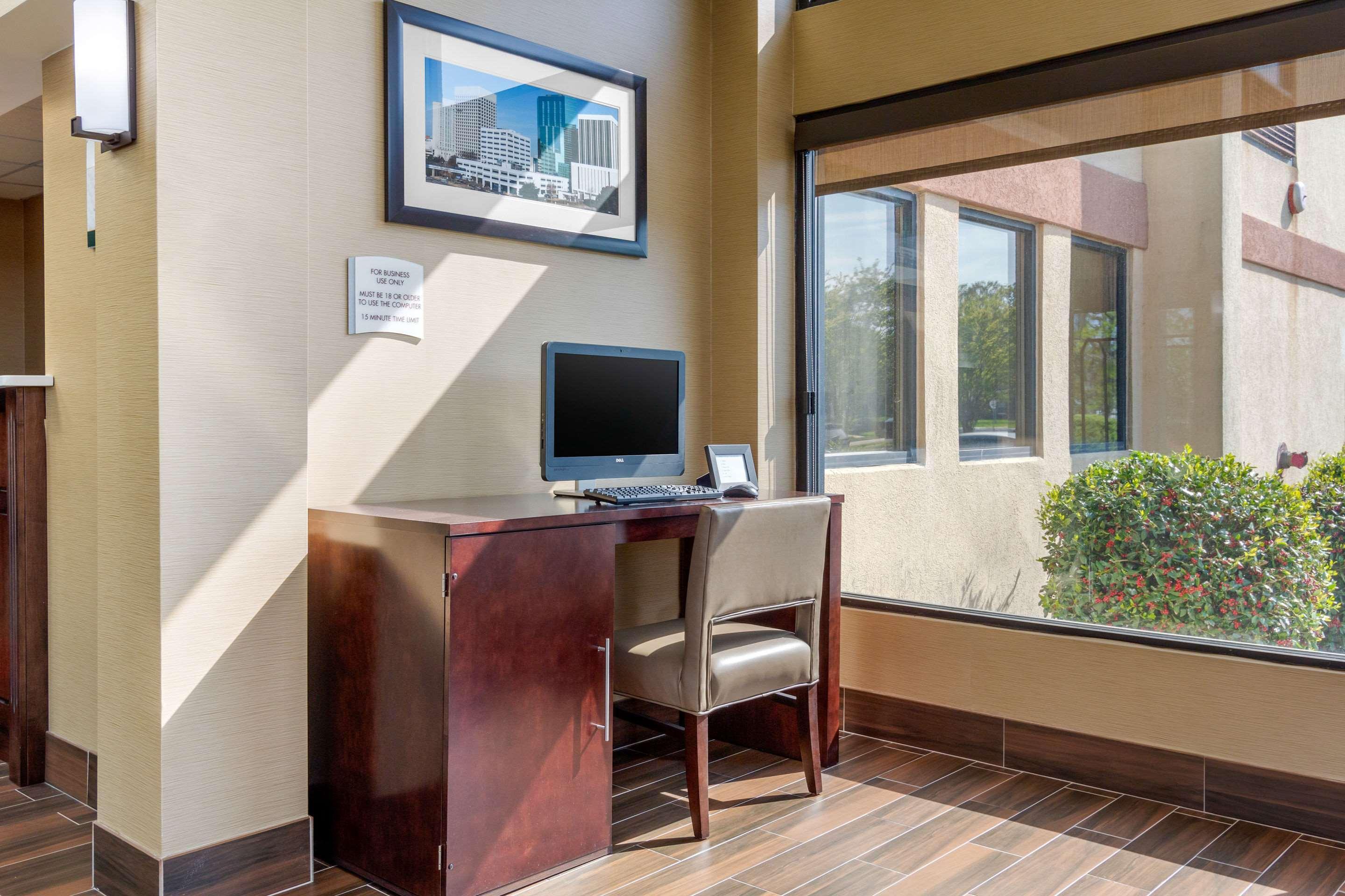 Quality Inn & Suites Olde Town Портсмът Екстериор снимка