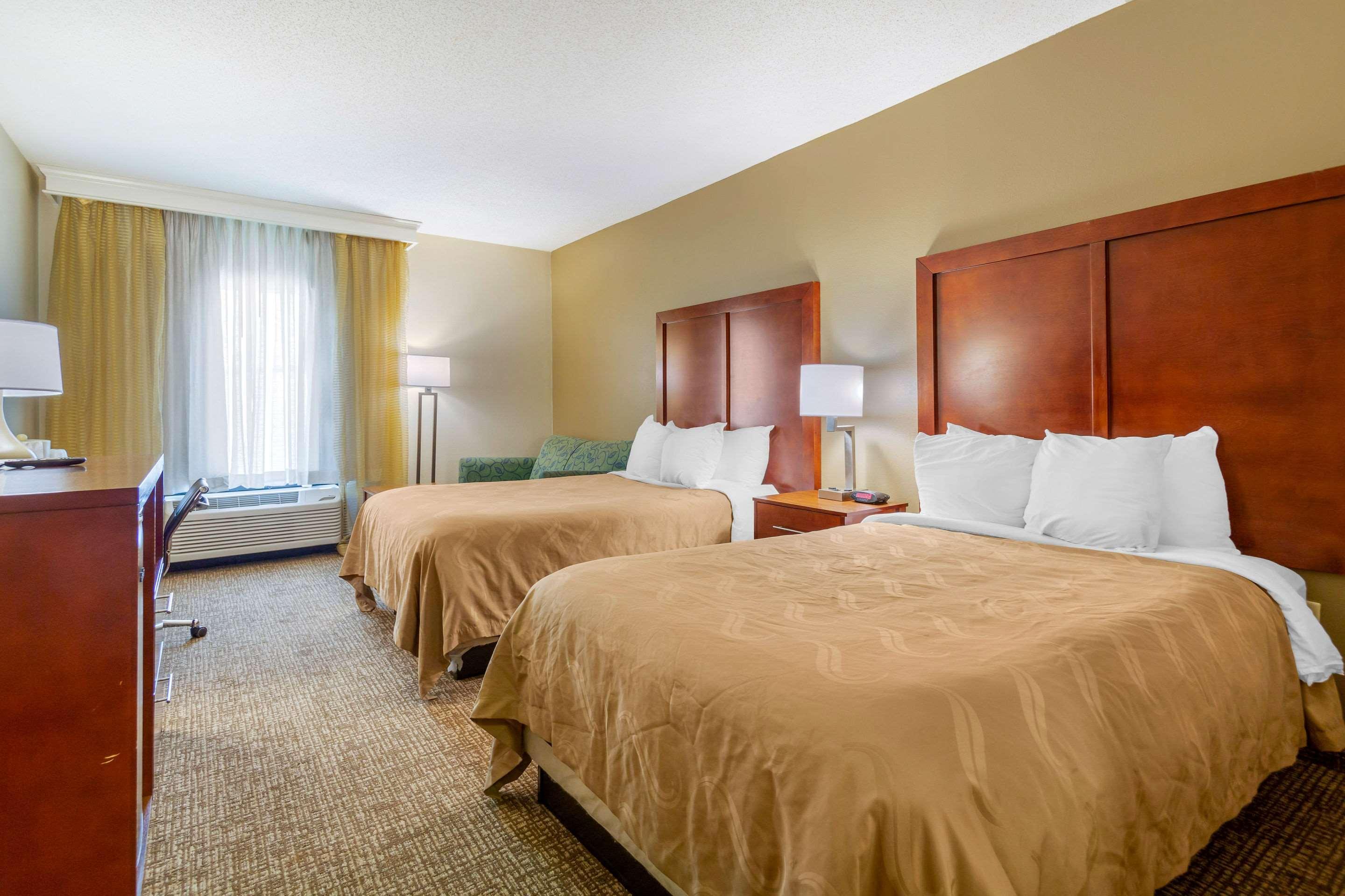 Quality Inn & Suites Olde Town Портсмът Екстериор снимка