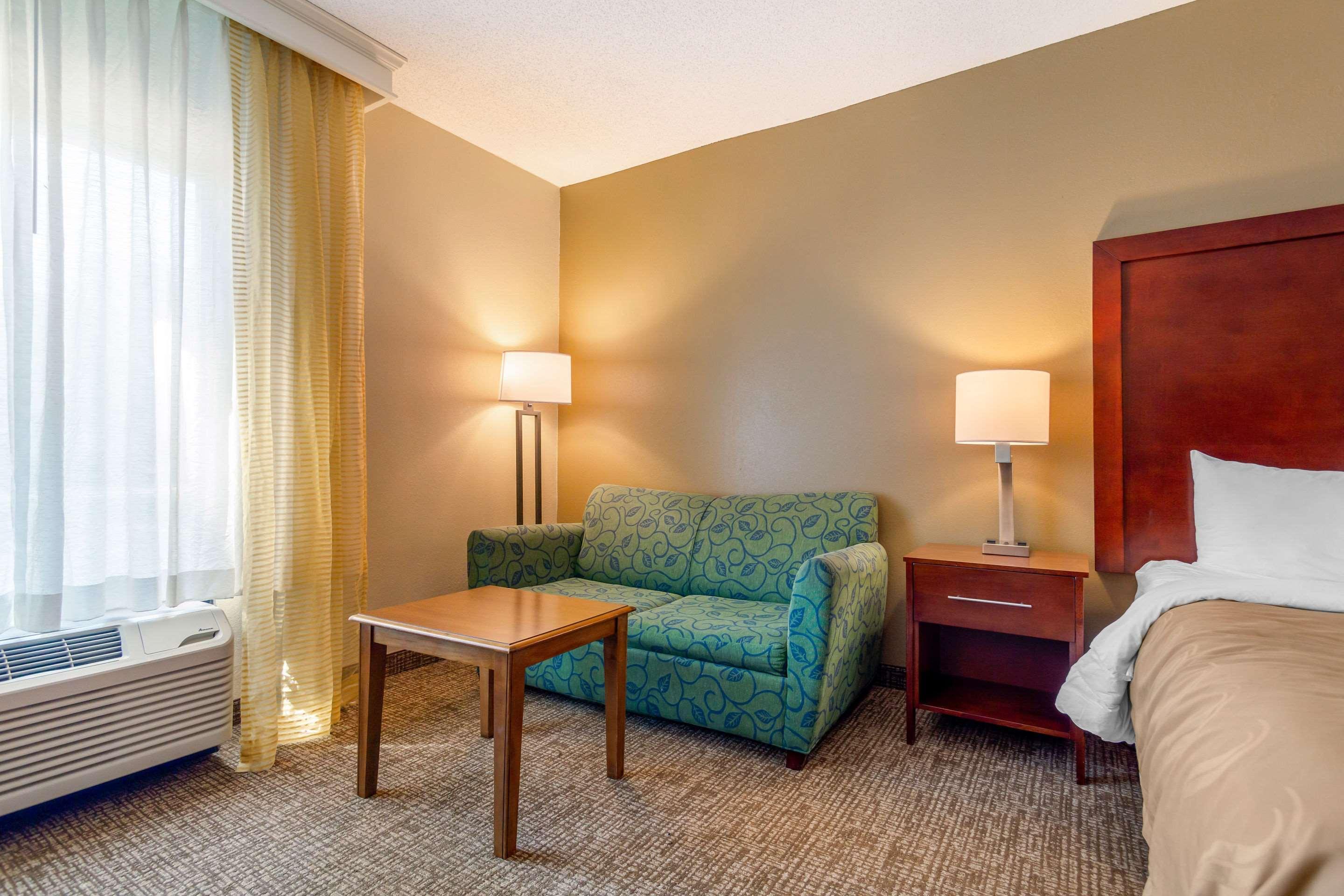 Quality Inn & Suites Olde Town Портсмът Екстериор снимка