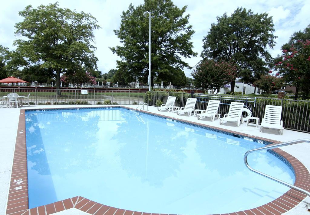 Quality Inn & Suites Olde Town Портсмът Екстериор снимка