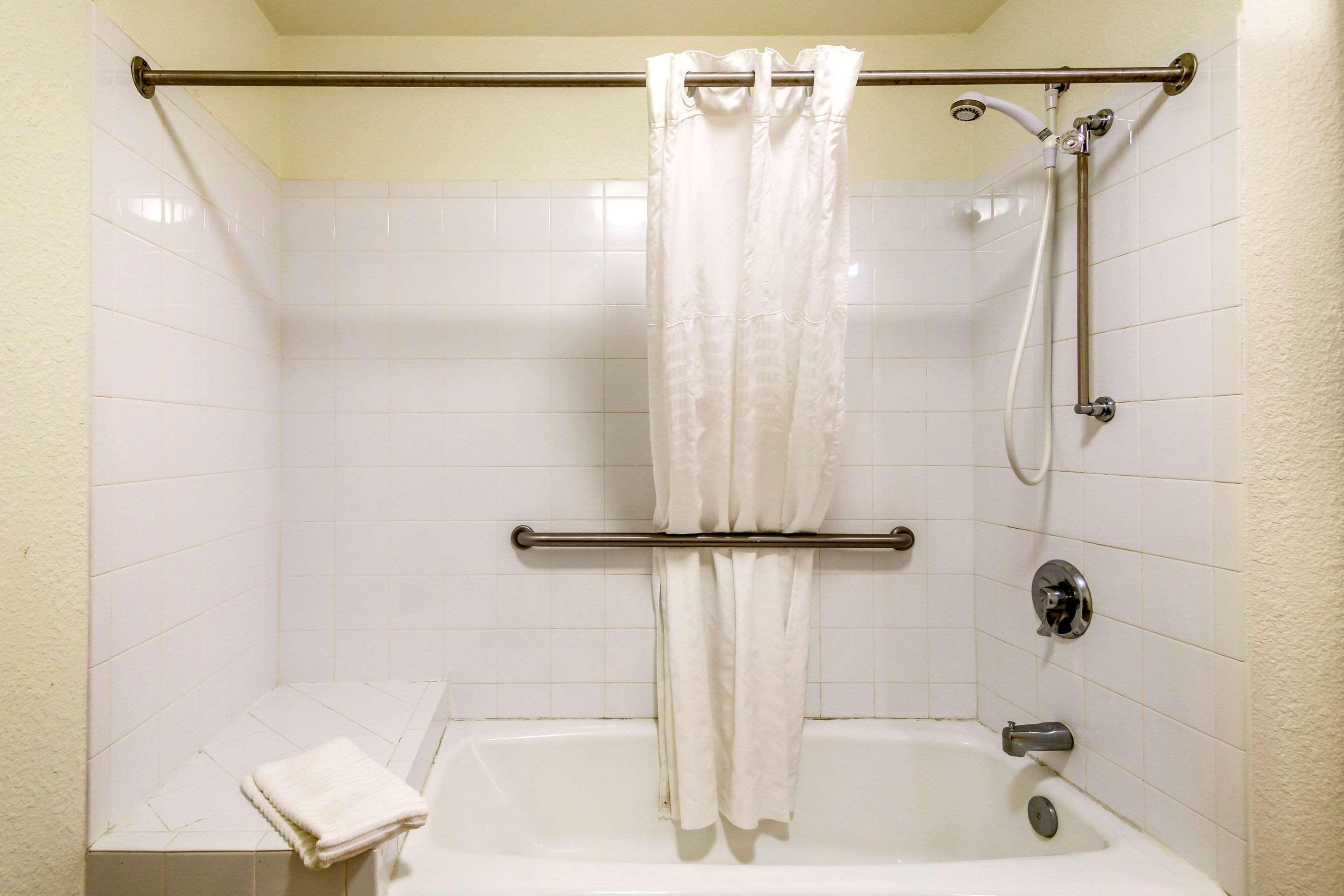 Quality Inn & Suites Olde Town Портсмът Екстериор снимка