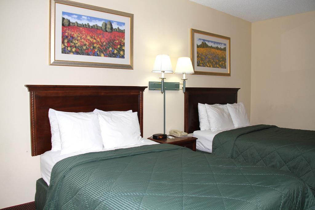 Quality Inn & Suites Olde Town Портсмът Екстериор снимка
