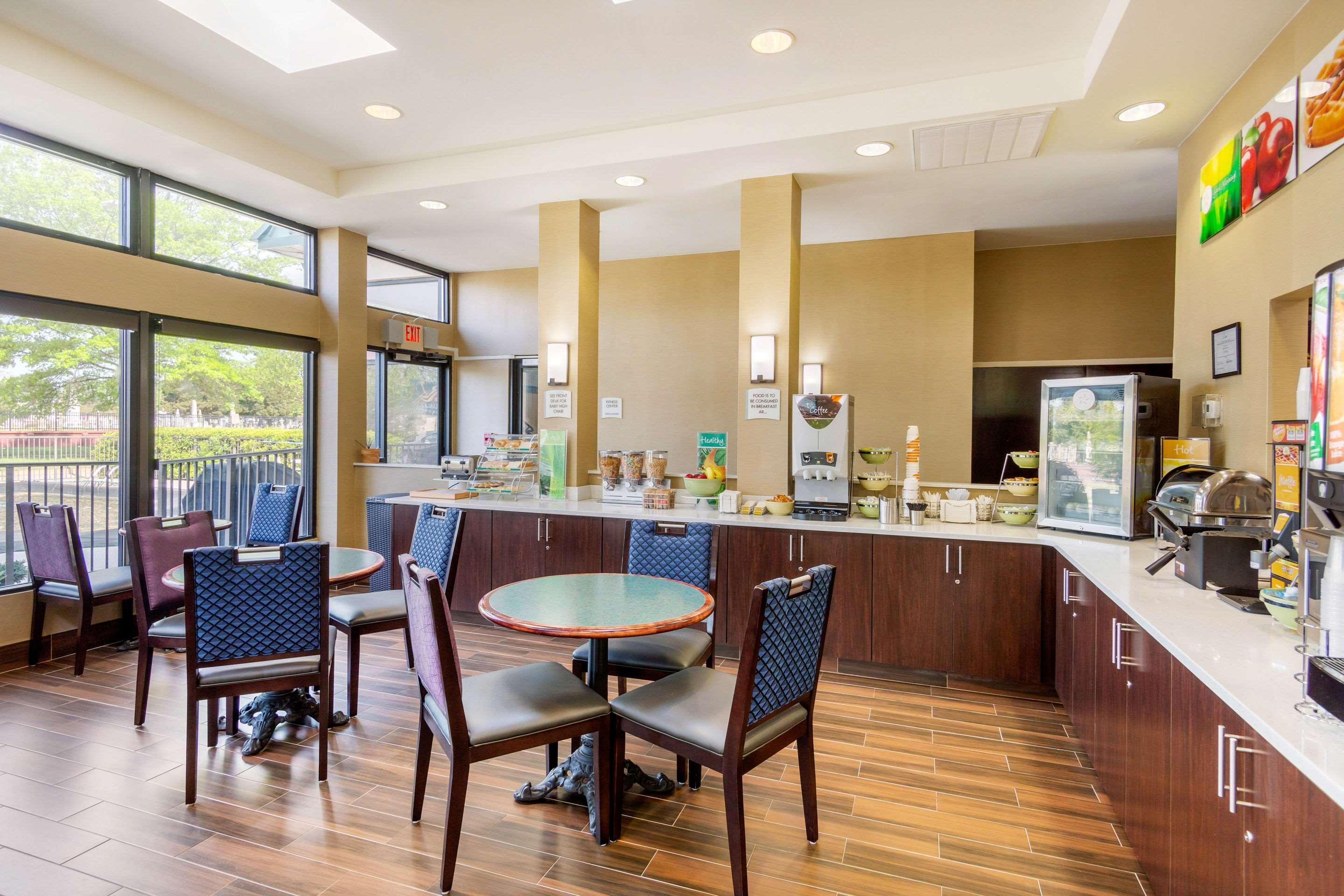 Quality Inn & Suites Olde Town Портсмът Екстериор снимка