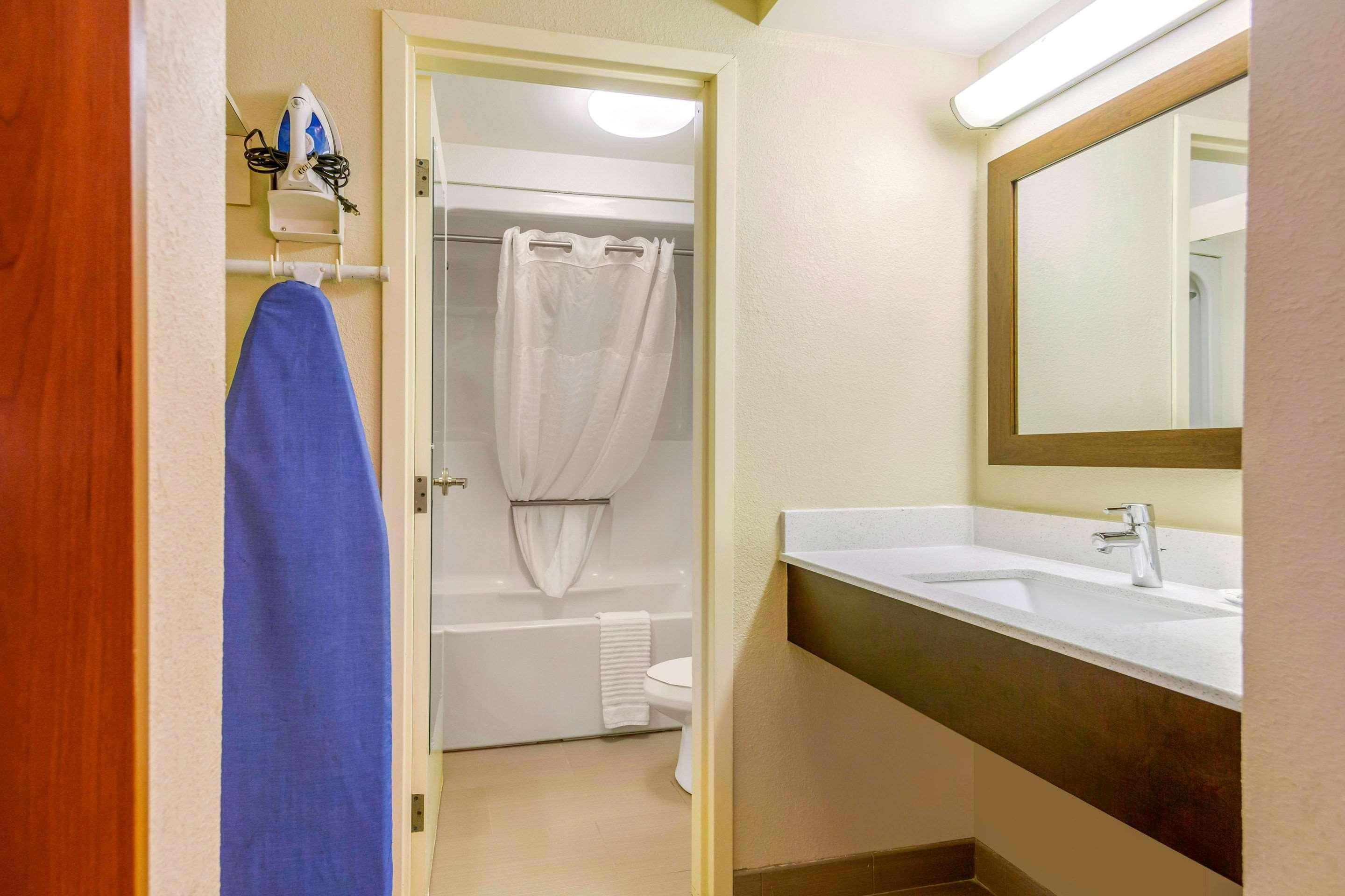 Quality Inn & Suites Olde Town Портсмът Екстериор снимка