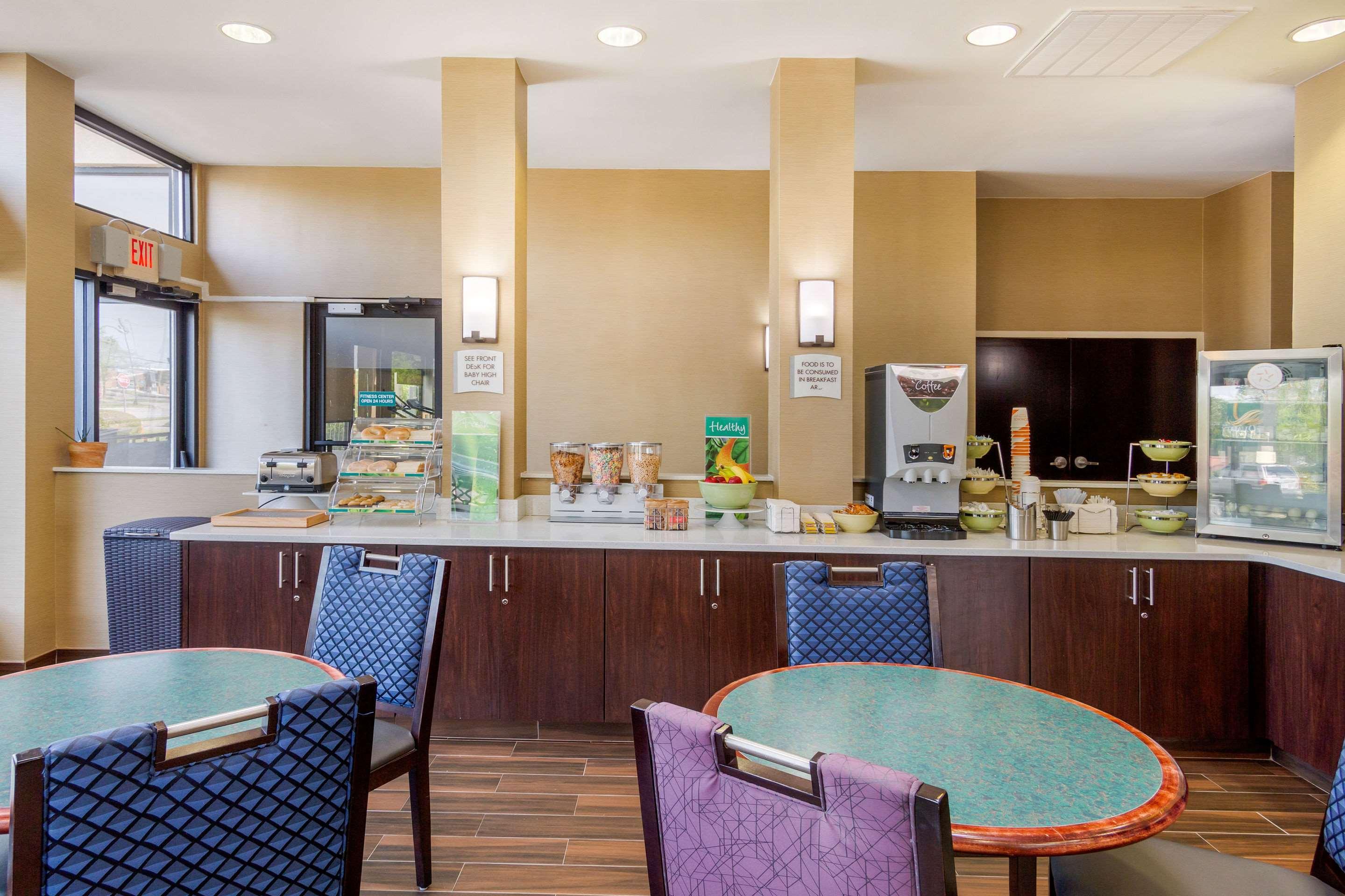 Quality Inn & Suites Olde Town Портсмът Екстериор снимка