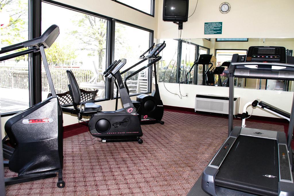 Quality Inn & Suites Olde Town Портсмът Екстериор снимка