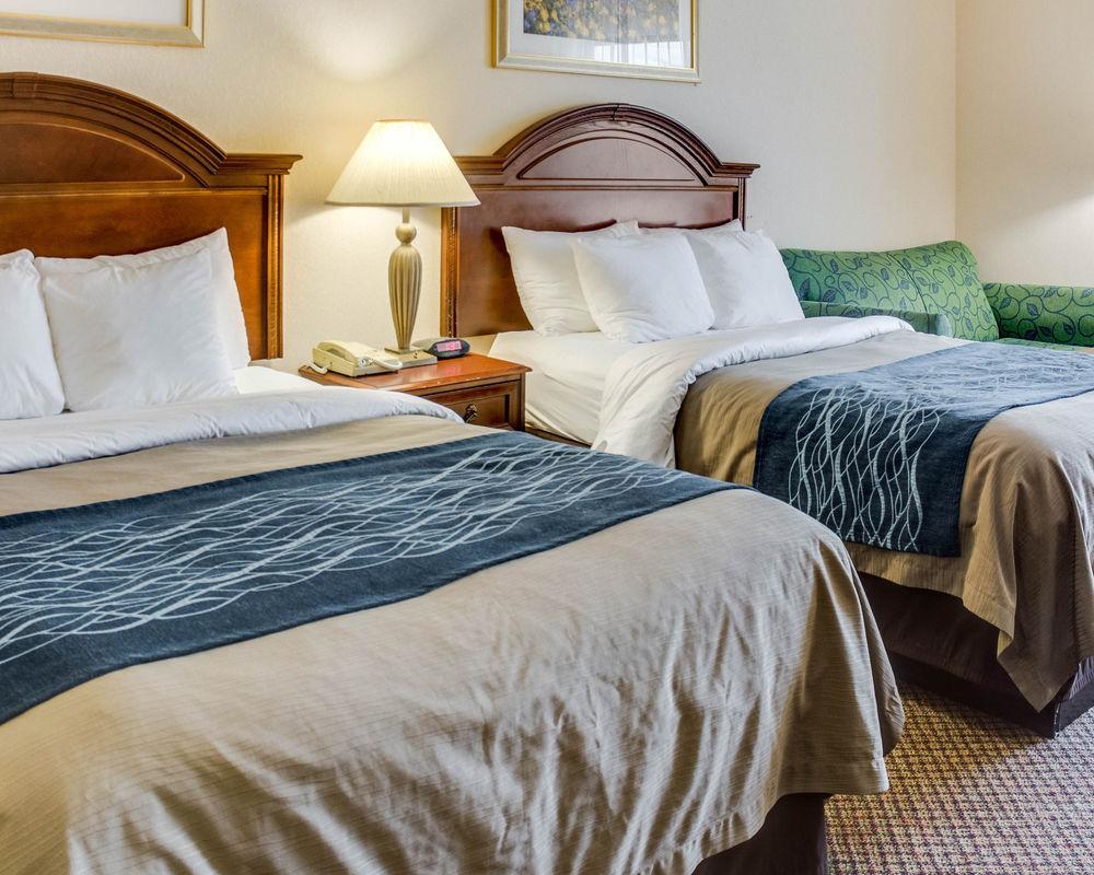 Quality Inn & Suites Olde Town Портсмът Екстериор снимка