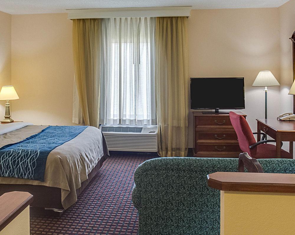Quality Inn & Suites Olde Town Портсмът Екстериор снимка