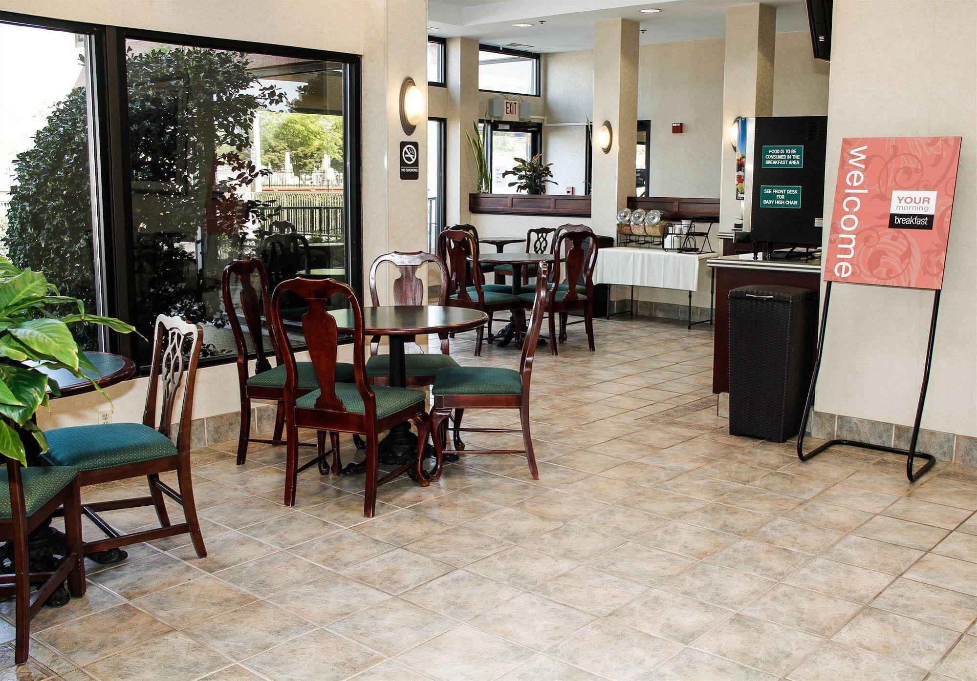 Quality Inn & Suites Olde Town Портсмът Екстериор снимка